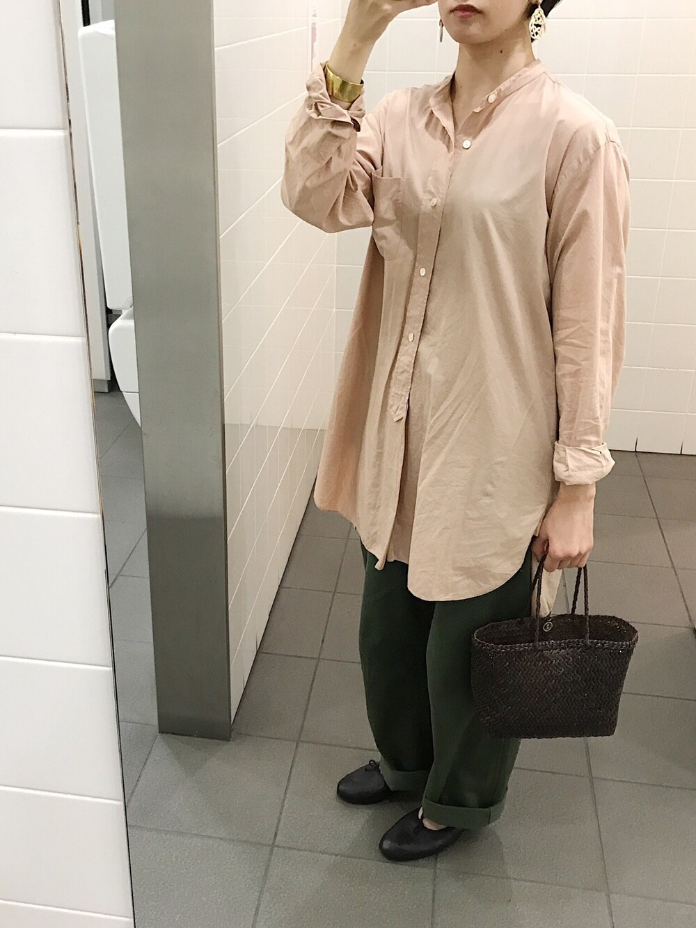「平成最後のWEARISTAセンバツ、COMOLI、バンドカラー、leno&co、グルカパンツ、repetto、春夏コーデ、Dragon、レザーバッグ」｜「COMOLIのアイテム（シャツ/ブラウス、ピンク系）」を使った、aki◎.＊さん（レディース・158cm）の春コーディネートの1枚目の写真