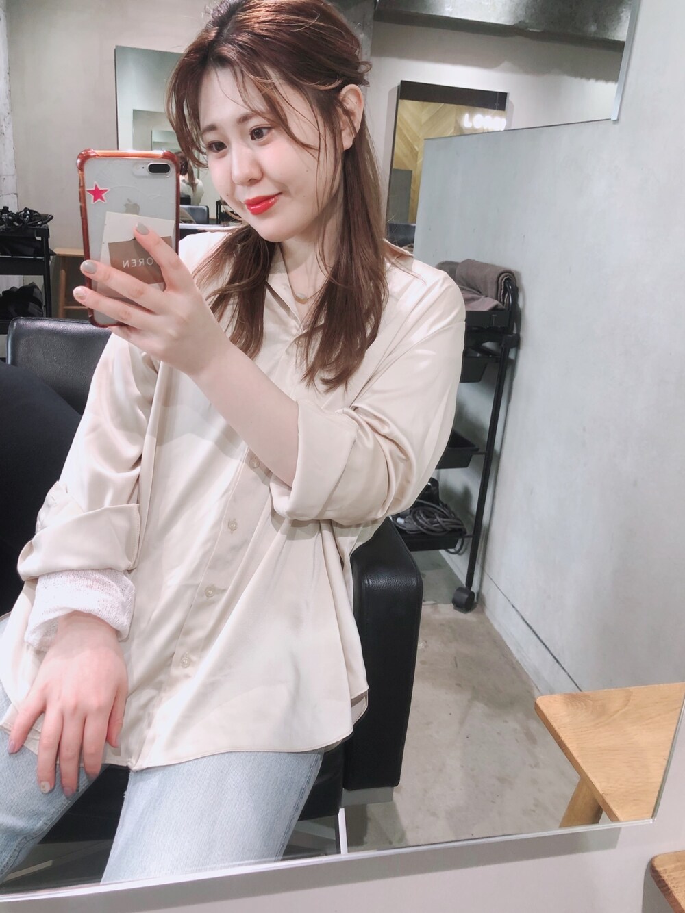 「大人カジュアル、カジュアルコーデ、今日のコーデ、リラックススタイル、デニム、ベージュコーデ」｜「H&Mのアイテム（シャツ/ブラウス、ゴールド系）」を使った、LOREN ERIKO☺︎さん（レディース・163cm）の春コーディネートの1枚目の写真