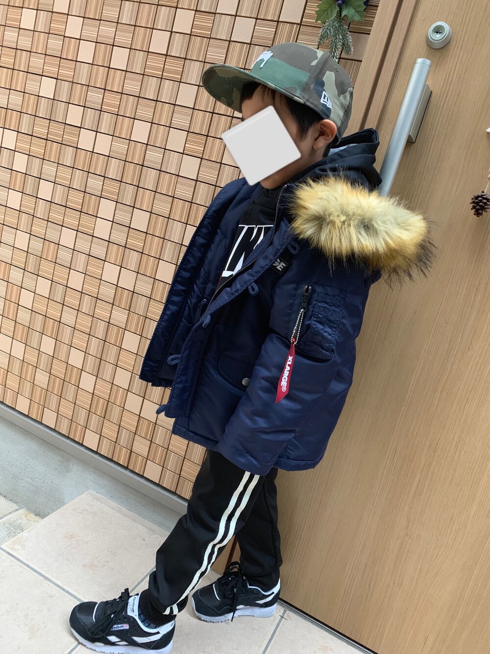 「キッズコーデ、冬コーデ、パーカーフェス2018、スポーツミックス、stussy、NIKE、XLARGE、reebok、おとこのこ」｜「XLARGEのアイテム（ジャケット/アウター、ブルー系）」を使った、りゅうのすけさん（キッズ・110cm）の冬コーディネートの1枚目の写真