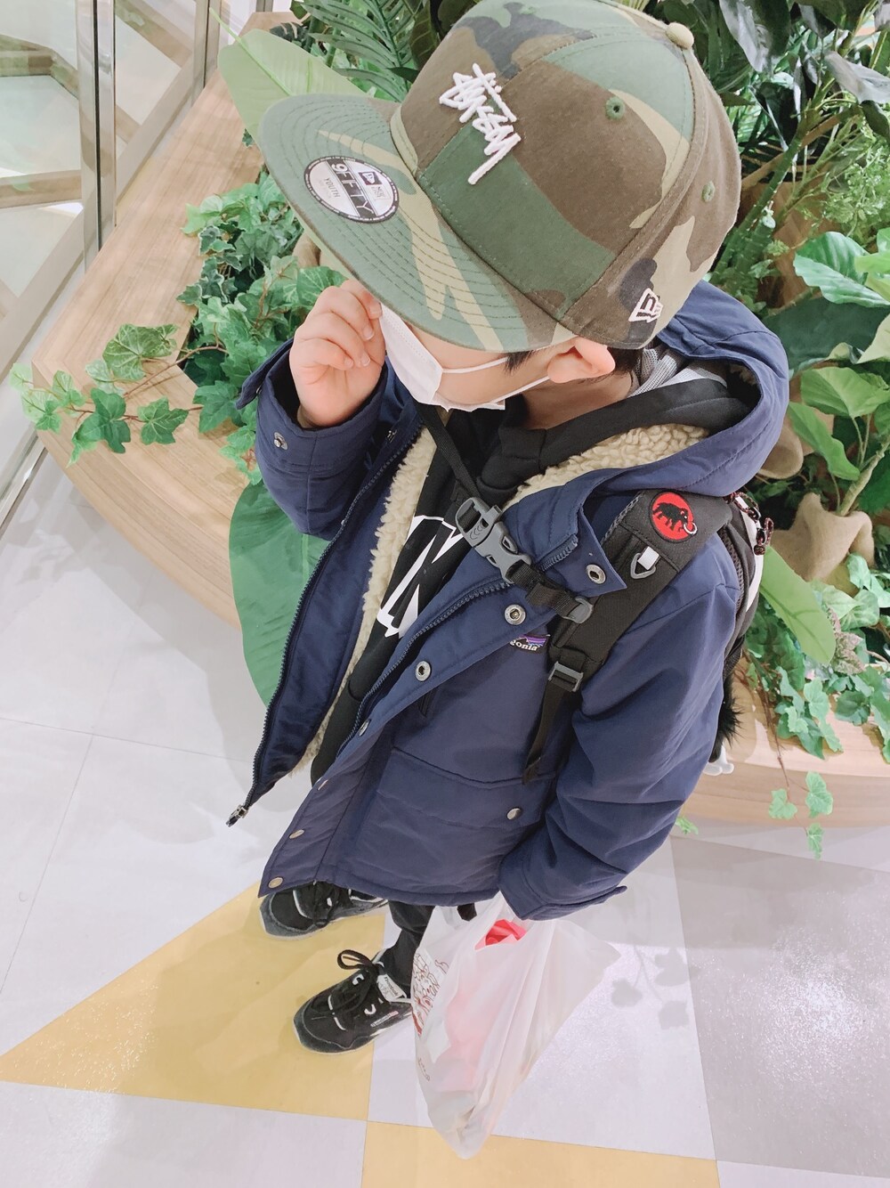 「キッズファッション、男の子コーデ、おとこのこ、スポーツミックス、キャップ」｜「Mammutのマムート / FIRST ZIP（バックパック/リュック、レッド系）」を使った、りゅうのすけさん（キッズ・110cm）の冬コーディネートの1枚目の写真