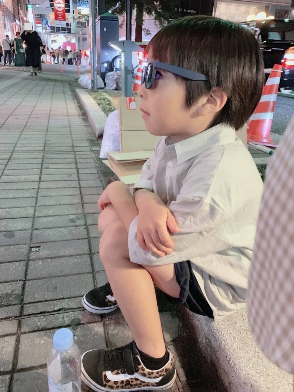 「夏コーデ、キッズコーデ、シンプルコーデ、キッズファッション、男の子コーデ、VANS、ciaopanicTYPY、UNIQLO」｜「CIAOPANIC TYPYの【ファミリーお揃い】コットンリネン半袖シャツ（シャツ/ブラウス、ベージュ系）」を使った、りゅうのすけさん（キッズ・110cm）の夏コーディネートの1枚目の写真