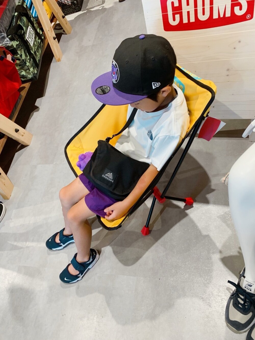 「キッズファッション、男の子、夏コーデ、スポーツミックス、むらさき、夏だ！Tシャツ着よう！、おしゃれさんと繋がりたい、Tシャツ、ハーフパンツ」｜「FREAK'S STOREのCHUMS/チャムス　KID’S PLUNGE DIVERS/キッズ プランジ ダイバース(ハーフパンツ、ショーツ)（その他パンツ、パープル系）」を使った、りゅうのすけさん（キッズ・104cm）の夏コーディネートの1枚目の写真