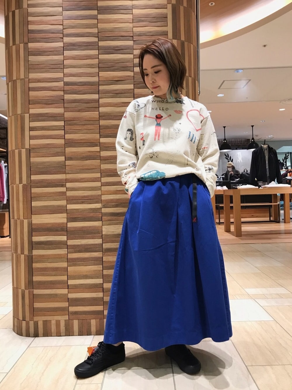 「BEAVER、BEAVER名古屋、ボヘミアンズ、GRAMICCI、VANS、柄、フレアスカート、カジュアルコーデ、今日のコーデ、はるコーデ」｜「BOHEMIANSのBOHEMIANS/ボヘミアンズ　別注 ROSY M.SWEAT H/S TEE（Tシャツ/カットソー、その他）」を使った、Renさん（レディース・153cm）の冬コーディネートの1枚目の写真