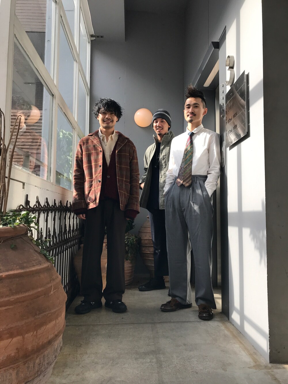 「GARDEN TOKYO、gardenshibuya、bukht、トロパンツ」｜「bukhtのZOZO先行予約/∞bukht/ブフト/トロパンツ（スラックス、ブラウン系）」を使った、Takahiroさん（メンズ・170cm）の秋コーディネートの1枚目の写真