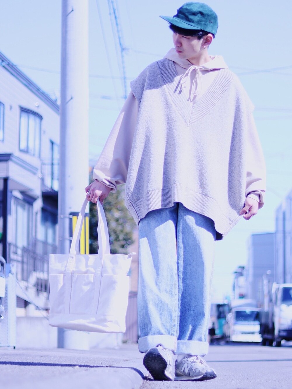 「おしゃれさんと繋がりたい、お洒落さんとつながりたい、いいね、save、フォローお願いします🤑、オーバーサイズ、ニットベスト、フォローミー、アースカラー、春、ベージュ、ワイドデニム」｜「UNUSEDのアイテム（ベスト、ベージュ系）」を使った、たてきさん（メンズ・174cm）の春コーディネートの1枚目の写真