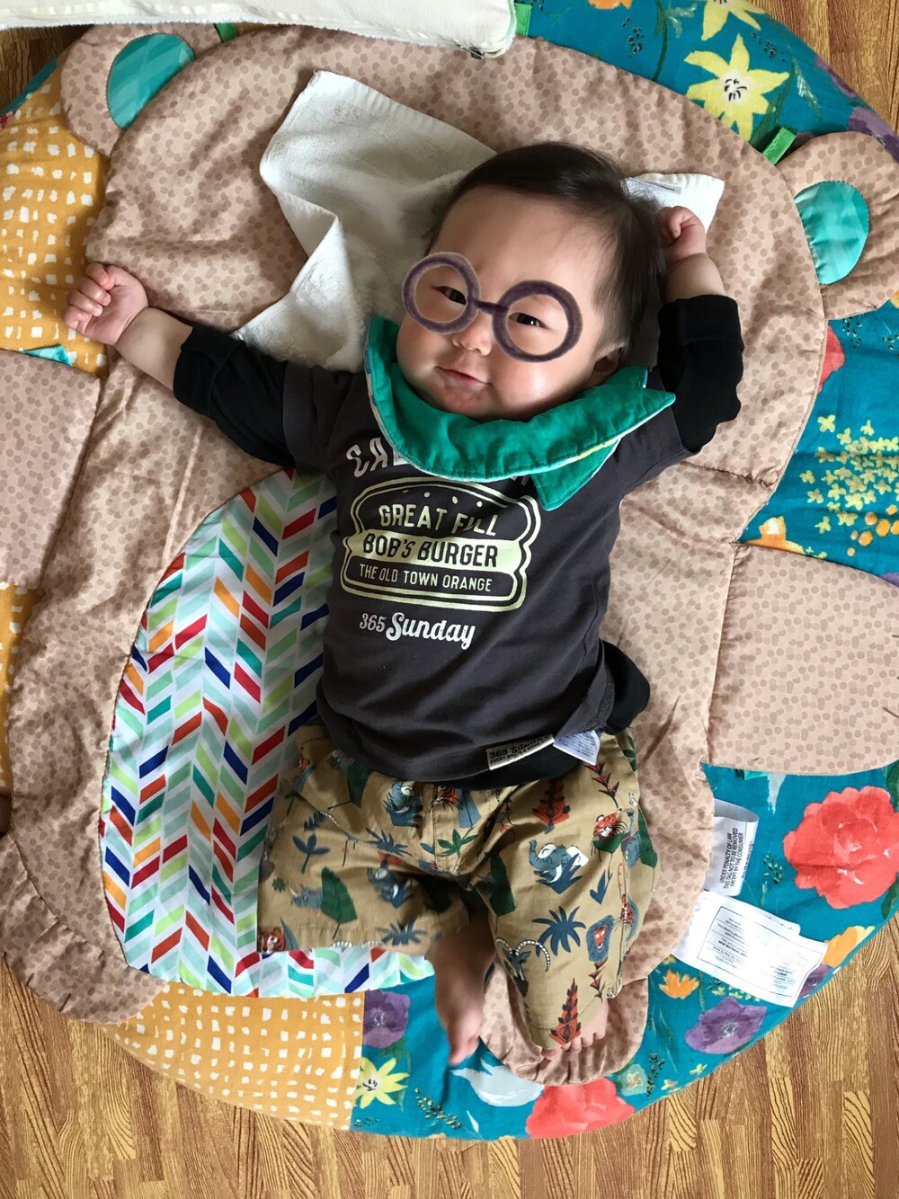 「男の子コーデ、０歳、短パン、動物モチーフ」｜「365SUNDAYのアイテム（Tシャツ/カットソー、グレー系）」を使った、あおさん（キッズ・70cm）の春コーディネートの1枚目の写真