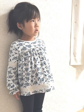 「Birthday（バースデイ）のアイテム（Tシャツ/カットソー、ホワイト系）」を使った、moe..eitaさん（キッズ・110cm）の冬コーディネート