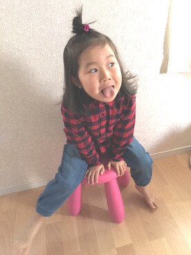 「UNIQLO（ユニクロ）のアイテム（シャツ/ブラウス、レッド系）」を使った、moe..eitaさん（キッズ・110cm）の冬コーディネート