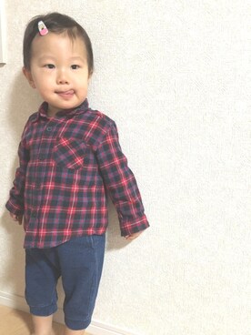 「西松屋（ニシマツヤ）のアイテム（シャツ/ブラウス、レッド系）」を使った、moe..eitaさん（キッズ・110cm）の冬コーディネート