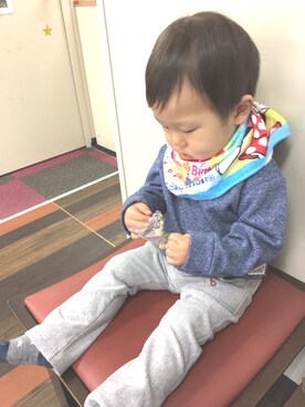 「西松屋（ニシマツヤ）のアイテム（スウェット、ブルー系）」を使った、moe..eitaさん（キッズ・110cm）の冬コーディネート