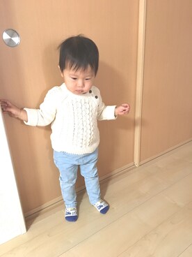 「petit main（プティマイン）のベーシックカットデニムスキニーパンツ（デニムパンツ、ブルー系）」を使った、moe..eitaさん（キッズ・110cm）の冬コーディネート