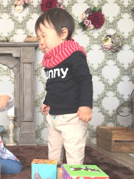 「no brand（ノーブランド）のアイテム（チノパンツ）」を使った、moe..eitaさん（キッズ・90cm）の春コーディネート