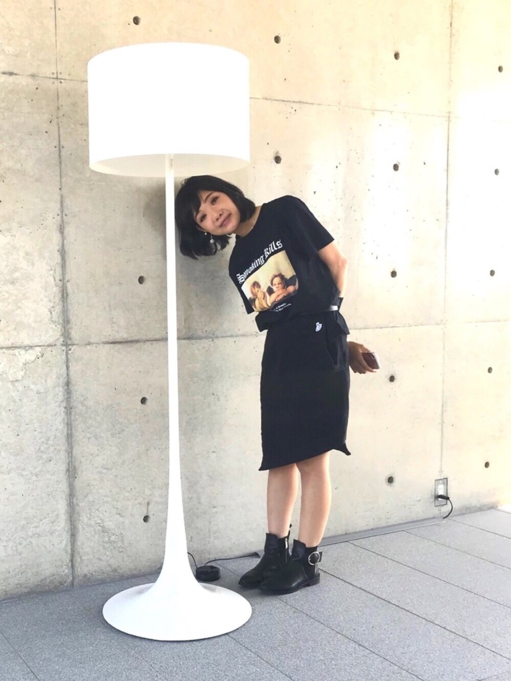 「FR2、Vivienne Westwood、viviennewestwoodredlabel、ZARA、カジュアルコーデ、ブラック、ブラックコーデ、fxxking rabbits、smorkingkills、メンズライク」｜「FR2のAngel クルーネックTシャツ（Tシャツ/カットソー、ブラック系）」を使った、Leinaさん（レディース・163cm）の春コーディネートの1枚目の写真