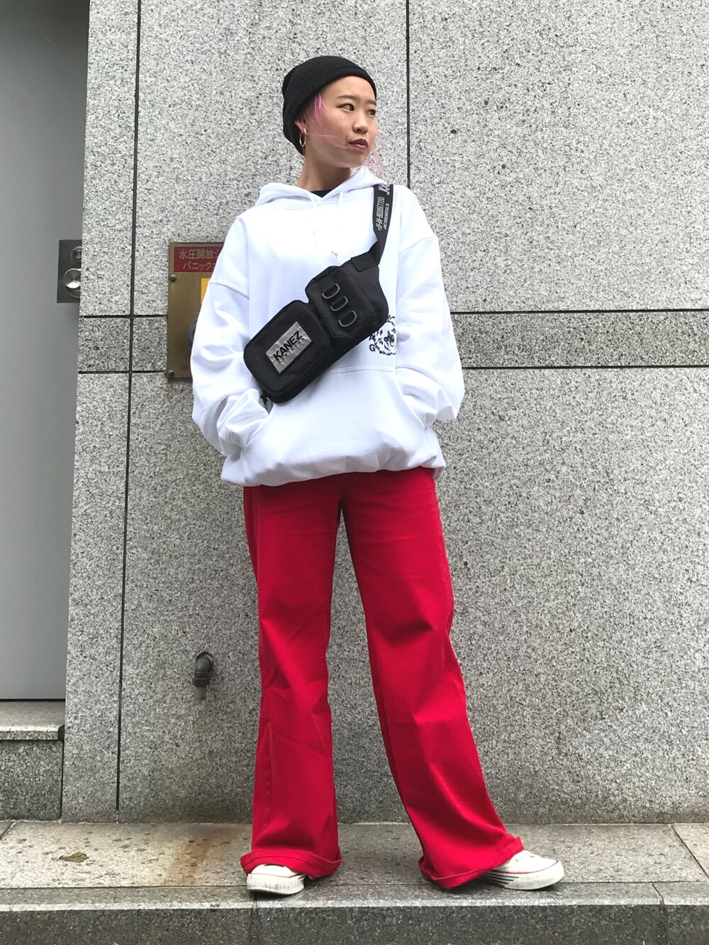 「カジュアル、ootd、シンプルコーデ、ゆるコーデ、赤、LHP、LHP名古屋」｜「KaneZのアイテム（バッグ、ブラック系）」を使った、𝘺𝘶𝘮𝘢 𝘢𝘳𝘢𝘬𝘪さん（レディース・154cm）の夏コーディネートの1枚目の写真