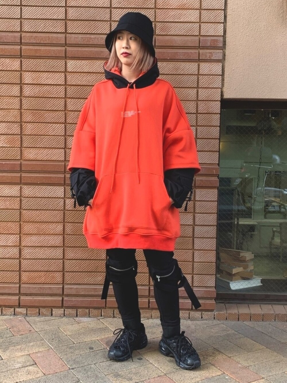 「シンプル、ブラック、ストリート、LHP、オレンジ、冬、ootd、フォローミー、おしゃれさんと繋がりたい、いいね、save、フォローお願いします🤑」｜「WHITELANDのWHITELAND/ホワイトランド/HAT（ハット、ブラック系）」を使った、𝘺𝘶𝘮𝘢 𝘢𝘳𝘢𝘬𝘪さん（レディース・154cm）の冬コーディネートの1枚目の写真