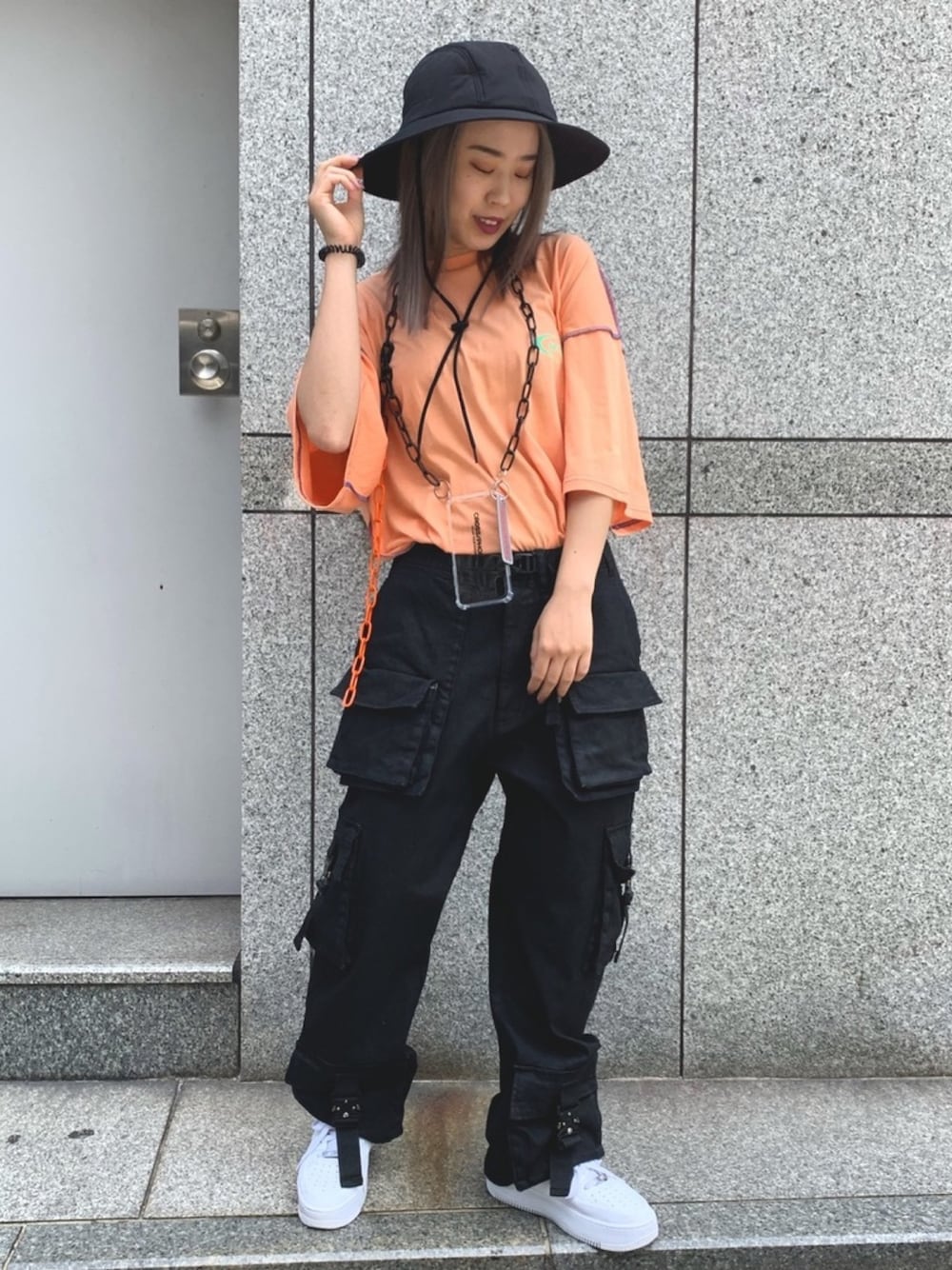 「カジュアル、秋のコーデ、LHP、フェススタイル、シンプルコーデ、低身長、秋、LHP名古屋、野外ライブ、LHPWOMEN」｜「DANKE SCHONのDankeSchon/ダンケシェーン/コーティングカーゴパンツ（カーゴパンツ、ブラック系）」を使った、𝘺𝘶𝘮𝘢 𝘢𝘳𝘢𝘬𝘪さん（レディース・154cm）の夏コーディネートの1枚目の写真