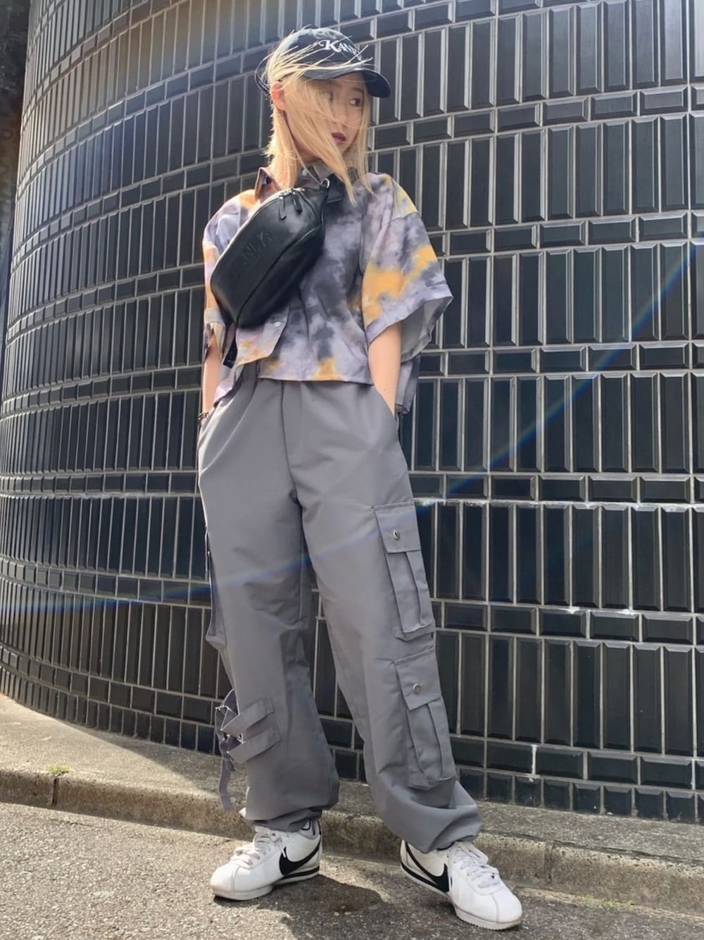 「夏、LHP、カーゴパンツ、ラフ、カジュアルコーデ、今日のコーデ、LHP名古屋、フォローミー、LHPWOMEN、いいね、save、フォローお願いします🤑」｜「KaneZのKaneZ/ケインズ/MOTIF CAP（キャップ、ブラック系）」を使った、𝘺𝘶𝘮𝘢 𝘢𝘳𝘢𝘬𝘪さん（レディース・154cm）の春コーディネートの1枚目の写真