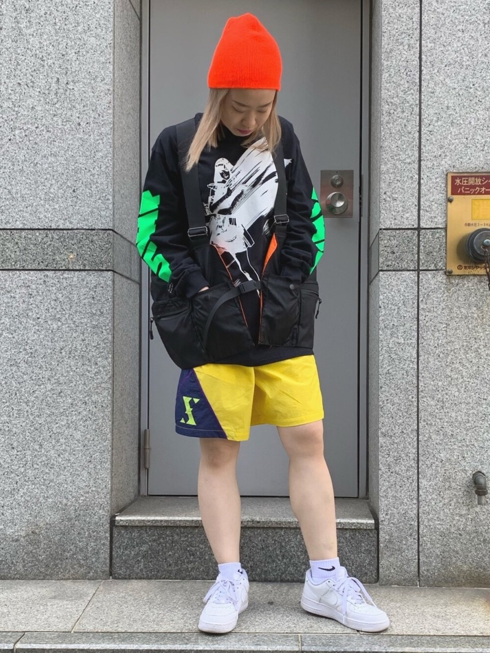 「LHP、カラフル、スポーツミックス、春コーデ、低身長、カラーコーデ、LHP名古屋、おしゃれさんと繋がりたい、LHPWOMENS」｜「KaneZのKaneZ/ケインズ/Beat Victim Benie（ニットキャップ/ビーニー、オレンジ系）」を使った、𝘺𝘶𝘮𝘢 𝘢𝘳𝘢𝘬𝘪さん（レディース・154cm）の冬コーディネートの1枚目の写真