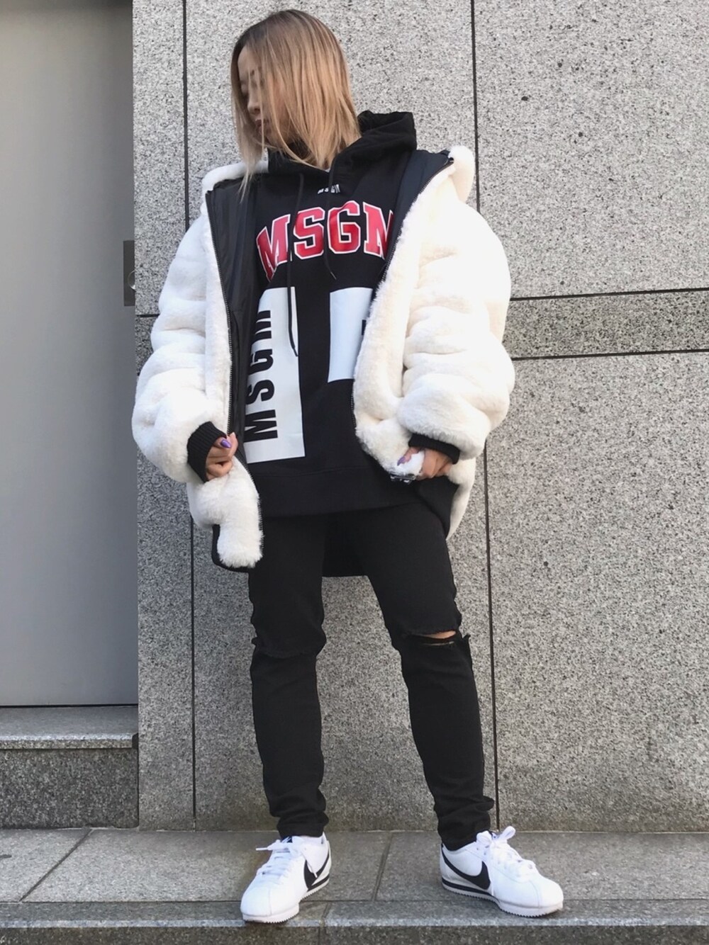 「カジュアル、ブラック、LHP、休日スタイル、低身長、MSGM、LHP名古屋、おしゃれさんと繋がりたい」｜「MSGMのアイテム（パーカー、ブラック系）」を使った、𝘺𝘶𝘮𝘢 𝘢𝘳𝘢𝘬𝘪さん（レディース・154cm）の秋コーディネートの1枚目の写真
