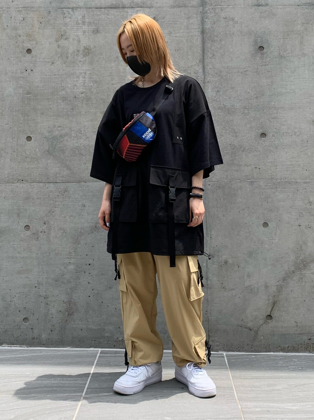 「Tシャツ、ストリート、LHP、メンズライク、ビックシルエット、シンプルコーデ、夏コーデ、低身長、フォローミー、いいね、save、フォローお願いします🤑」｜「DANKE SCHONのDankeSchon/ダンケシェーン/マルチポケットナイロンカーゴパンツ（カーゴパンツ、ベージュ系）」を使った、𝘺𝘶𝘮𝘢 𝘢𝘳𝘢𝘬𝘪さん（レディース・154cm）の夏コーディネートの1枚目の写真