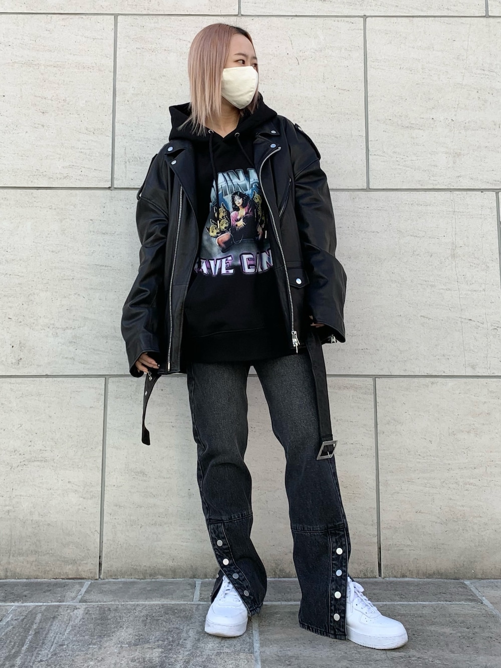「ビッグシルエット、レザージャケット、ストリート、ライダースジャケット、冬コーデ、メンズライク、パーカーコーデ、フォローミー、いいね、save、フォローお願いします🤑、韓国ストリート」｜「WHITELANDのWHITELAND/ホワイトランド/オーバーサイズダブルライダースジャケット（ライダースジャケット、ブラック系）」を使った、𝘺𝘶𝘮𝘢 𝘢𝘳𝘢𝘬𝘪さん（レディース・154cm）の冬コーディネートの1枚目の写真