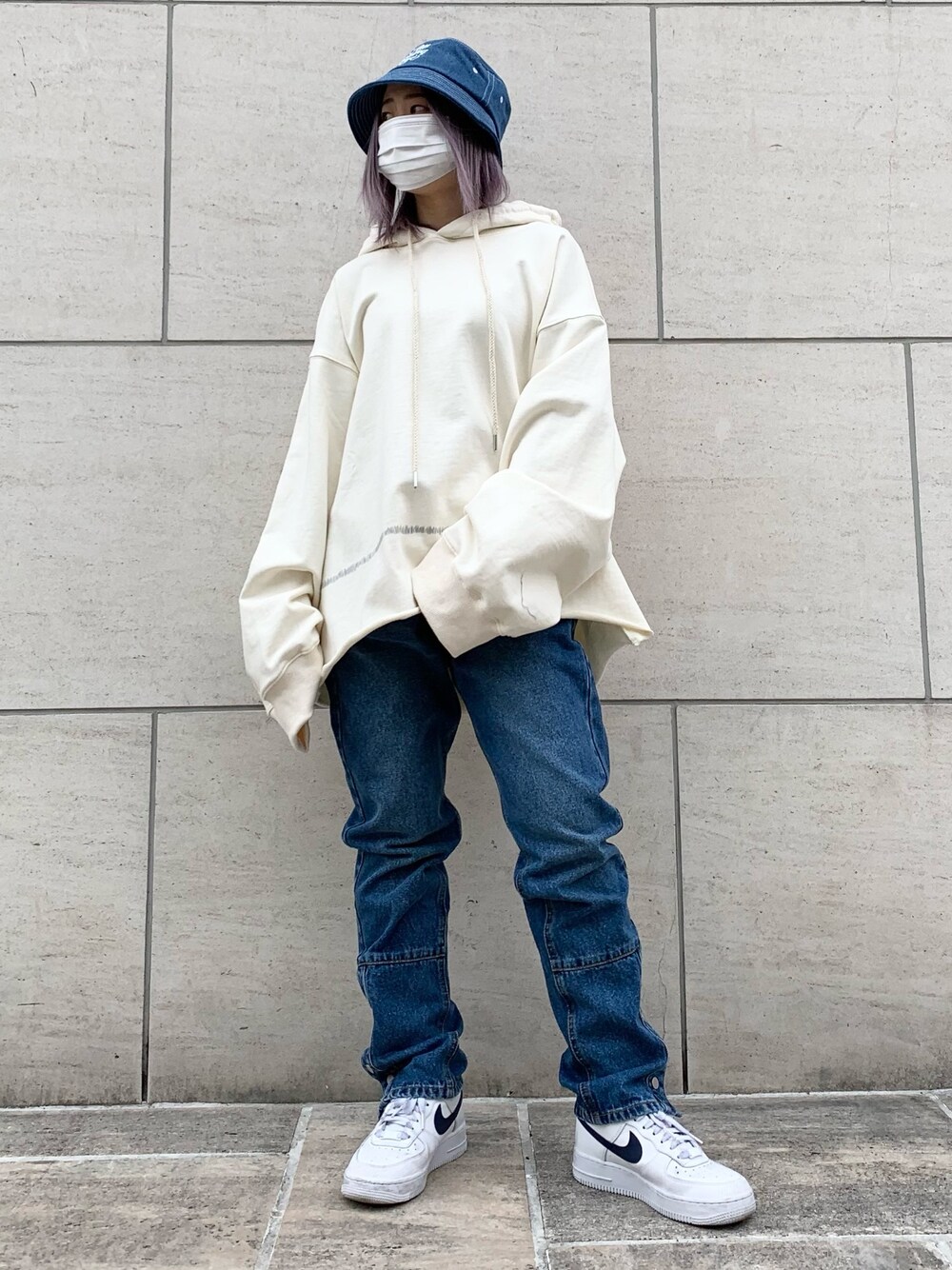「デニム、ネイビー、ストリート、メンズライク、ootd、カジュアルコーデ、ストリートコーデ、フォローミー、おしゃれさんと繋がりたい、いいね、save、フォローお願いします🤑」｜「KaneZのKaneZ/ケインズ/ALL SEEING EYE HAT/バケットハット（ハット、ブルー系）」を使った、𝘺𝘶𝘮𝘢 𝘢𝘳𝘢𝘬𝘪さん（レディース・154cm）の冬コーディネートの1枚目の写真