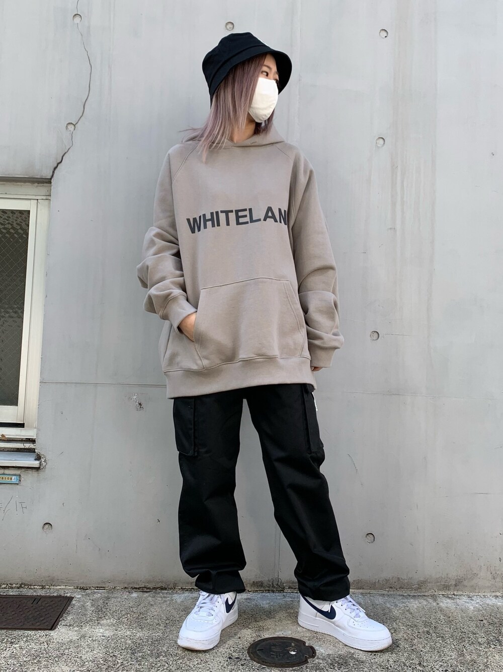 「パーカー、ストリート、メンズライク、ビックシルエット、バケットハット、カジュアルコーデ、今日のコーデ、韓国ファッション、お洒落さんとつながりたい、いいね、save、フォローお願いします🤑」｜「WHITELANDのWHITELAND/ホワイトランド/プリントパーカー（パーカー、グリーン系）」を使った、𝘺𝘶𝘮𝘢 𝘢𝘳𝘢𝘬𝘪さん（レディース・154cm）の冬コーディネートの1枚目の写真