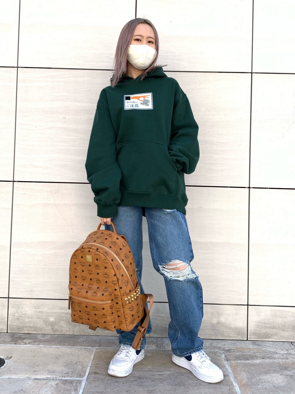「スウェット、ビッグシルエット、ストリート、オーバーサイズ、メンズライク、春、ootd、韓国ファッション、フォローミー、いいね、save、フォローお願いします🤑」｜「BlackEyePatchのアイテム（パーカー、グリーン系）」を使った、𝘺𝘶𝘮𝘢 𝘢𝘳𝘢𝘬𝘪さん（レディース・154cm）の冬コーディネートの1枚目の写真