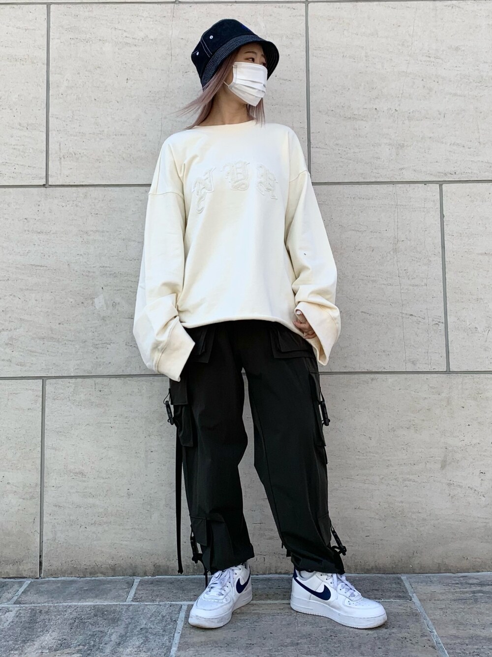 「スニーカー、カジュアル、ストリート、メンズライク、春コーデ、韓国ファッション、ビッグサイズ、おしゃれさんと繋がりたい、いいね、save、フォローお願いします🤑、ビッグサイズコーデ」｜「KaneZのKaneZ/ケインズ/ALL SEEING EYE HAT/バケットハット（ハット、ブラック系）」を使った、𝘺𝘶𝘮𝘢 𝘢𝘳𝘢𝘬𝘪さん（レディース・154cm）の冬コーディネートの1枚目の写真