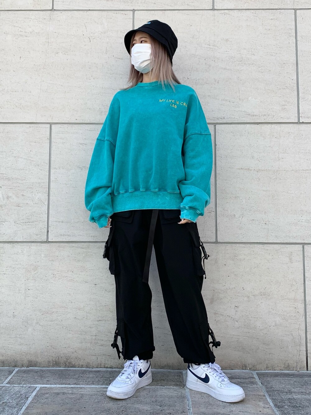 「シンプル、ストリート、オーバーサイズ、メンズライク、ootd、春コーデ、ストリートファッション、フォローミー、おしゃれさんと繋がりたい、いいね、save、フォローお願いします🤑」｜「KaneZのKaneZ/ケインズ/CHAOS HAT/バケットハット（ハット、ブラック系）」を使った、𝘺𝘶𝘮𝘢 𝘢𝘳𝘢𝘬𝘪さん（レディース・154cm）の春コーディネートの1枚目の写真
