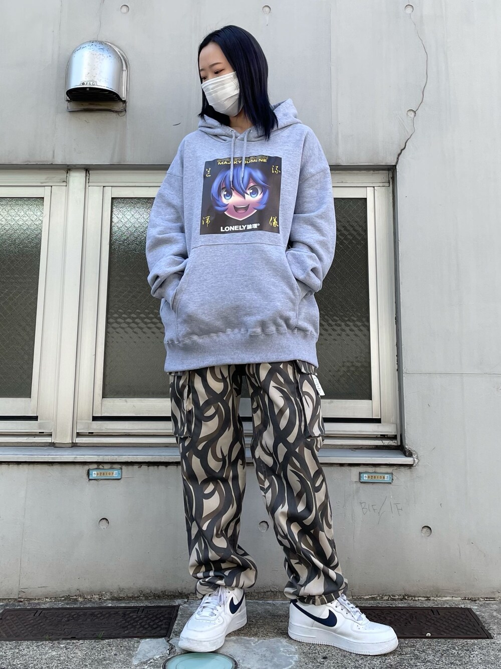 「カジュアル、ストリート、オーバーサイズ、カーゴパンツ、メンズライク、春コーデ、韓国ファッション、フォローミー、ビッグサイズ、いいね、save、フォローお願いします🤑」｜「DANKE SCHONのDankeSchon/ダンケシェーン/トライバルカーゴパンツ（カーゴパンツ、ベージュ系）」を使った、𝘺𝘶𝘮𝘢 𝘢𝘳𝘢𝘬𝘪さん（レディース・154cm）の春コーディネートの1枚目の写真