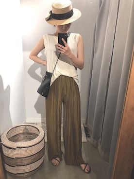 「Auntie Rosa Holiday（アンティローザホリデー）の【Holiday】リネンスラブノースリトップ（Tシャツ/カットソー）」を使った、ごとみさん（レディース・165cm）の夏コーディネート