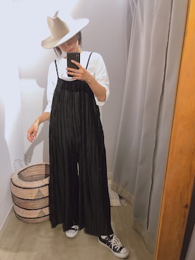 「プリーツ」｜「アイテム（オールインワン・サロペット）」を使った、ごとみさん（レディース・165cm）の秋コーディネート