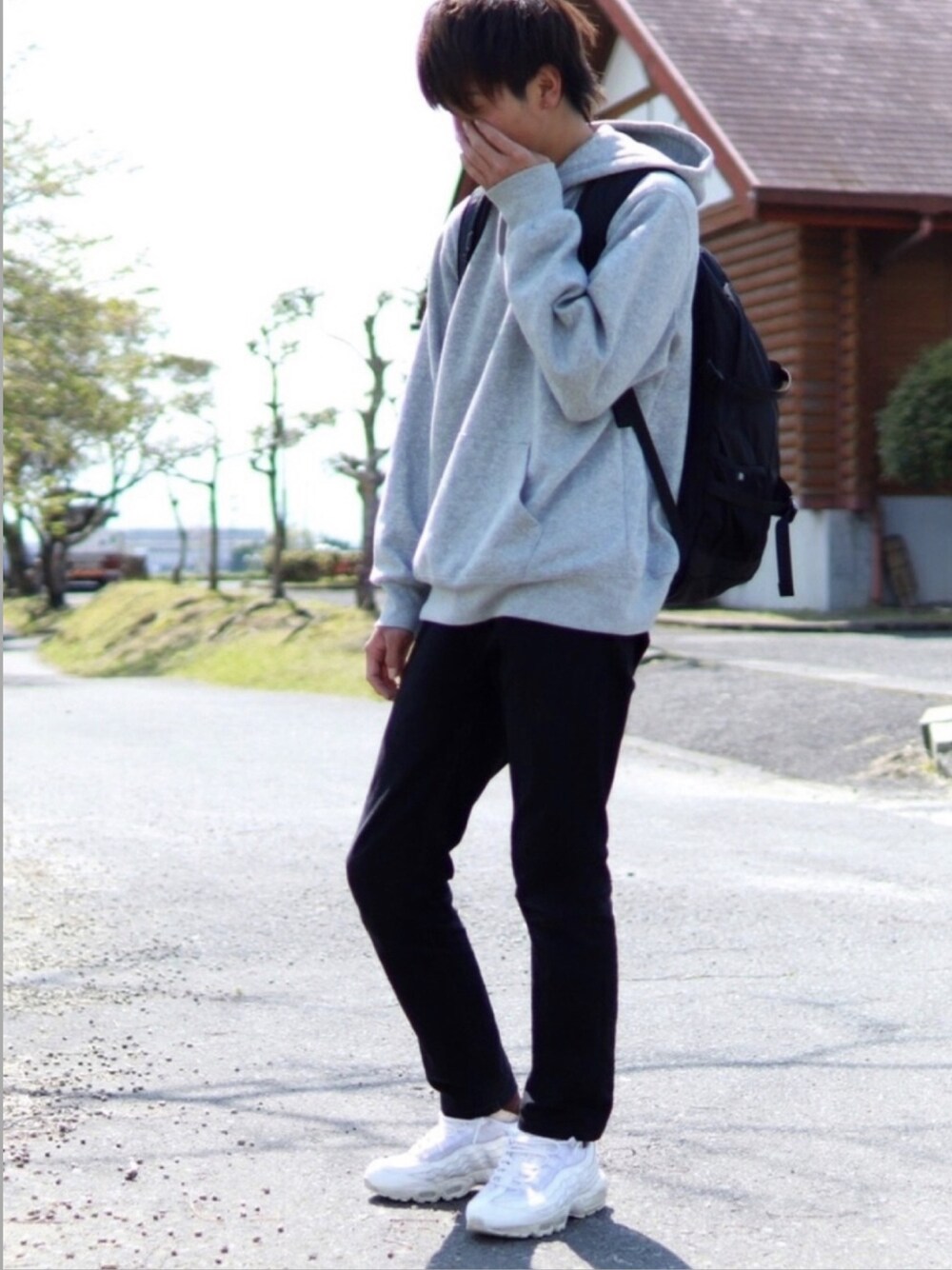 「GU、王道、プチプラ、誰でも、着回し、NIKE、north face、ゆるコーデ、スキニー、年末WEAR感謝祭」｜「GUのアイテム（パーカー、グレー系）」を使った、わらびさん（メンズ・177cm）の冬コーディネートの1枚目の写真
