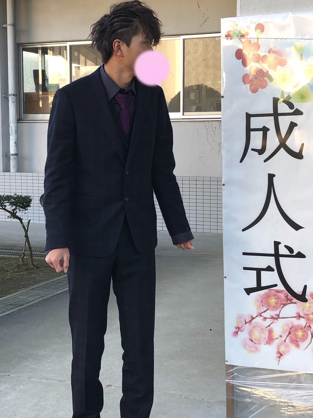 「成人式、キレイめ、いいね、save、フォローお願いします🤑、チェック、スーツ、革靴、大人コーデ、さむい！、チェックパンツ」｜「GARNIのアイテム（ピアス（片耳用）、シルバー系）」を使った、わらびさん（メンズ・177cm）の冬コーディネートの1枚目の写真