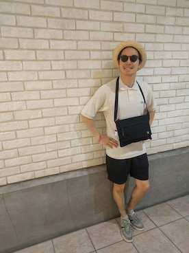 「FRED PERRY（フレッドペリー）のアイテム（ショルダーバッグ）」を使った、YUKI HAMAGUCHIさん（メンズ・174cm）の夏コーディネート