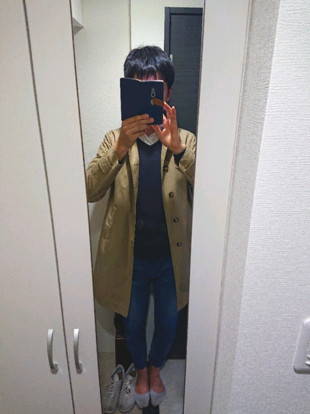 「春コーデ、仕事コーデ、ステイホーム、おうちファッション」｜「The DUFFER of ST.GEORGEのT/C SOUTIEN COLLAR COAT：ステンカラーコート（ステンカラーコート、ベージュ系）」を使った、TAKUYAさん（メンズ・183cm）の春コーディネートの1枚目の写真