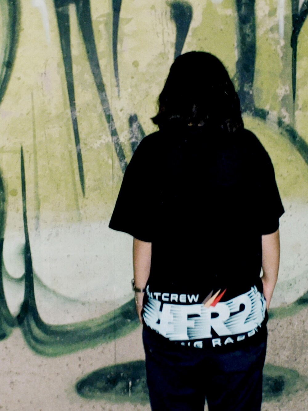 「ストリート、FR2、ユニクロ」｜「FR2のアイテム（Tシャツ/カットソー、ブラック系）」を使った、mihiroさん（レディース・154cm）の秋コーディネートの1枚目の写真