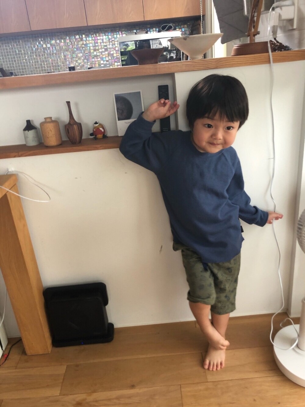 「Birthdayのアイテム（トップス、ブルー系）」を使った、そうすけさん（キッズ・50cm）の春コーディネートの1枚目の写真