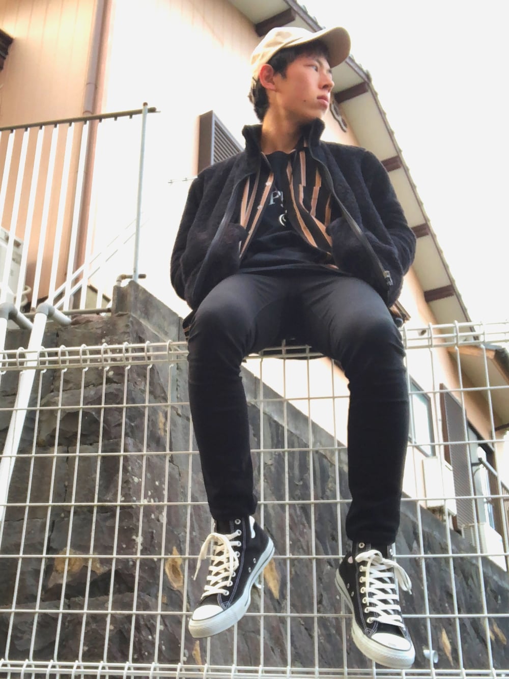 「fashion、おしゃれ、おしゃれさんと繋がりたい、guess、ユニクロ、WEGO、converse、GU、FR2、フリースジャケット」｜「GUの（GU）スキニーパンツ（パンツ、ブラック系）」を使った、たかゆきさん（メンズ・168cm）の秋コーディネートの1枚目の写真