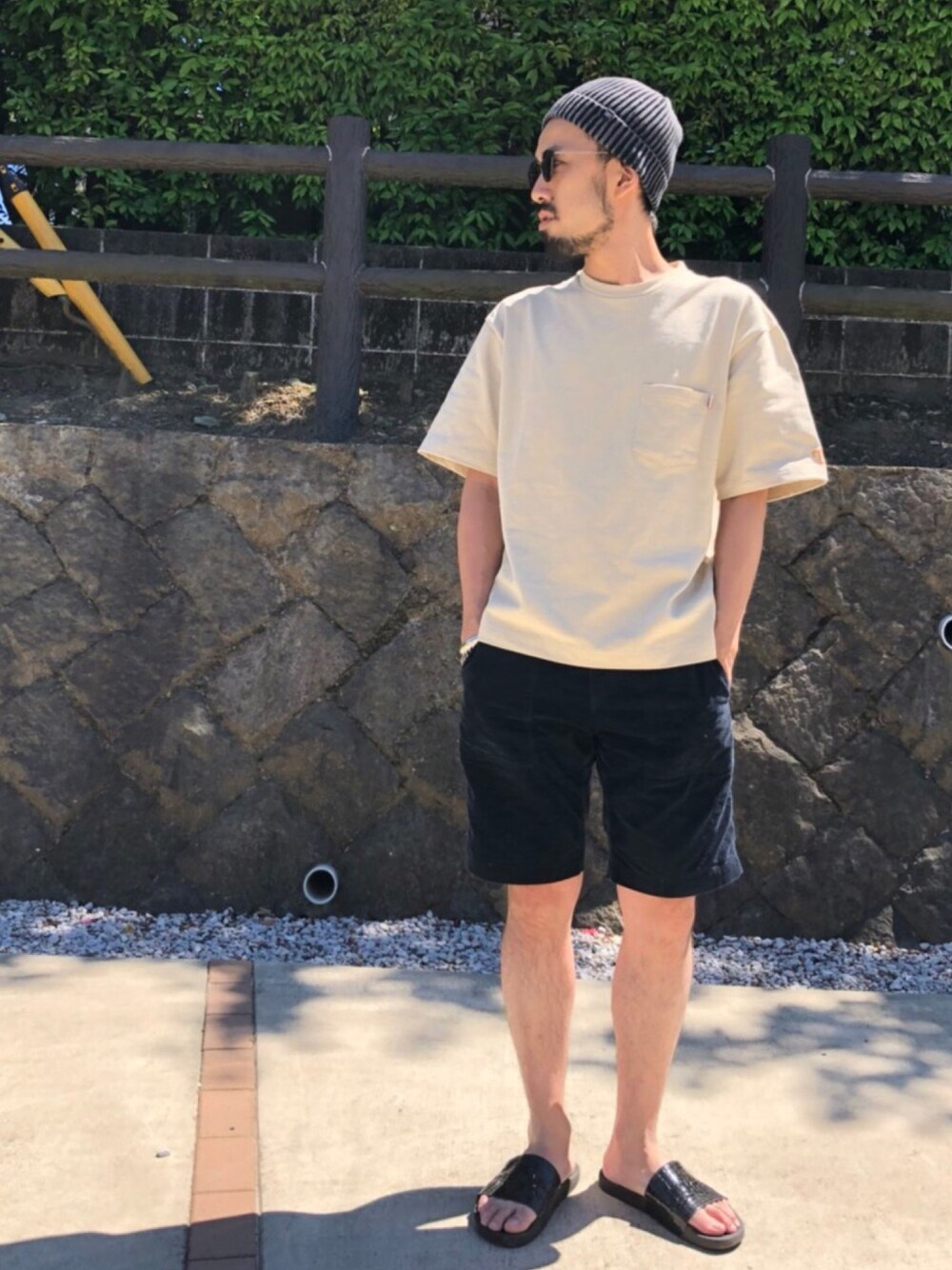 「ビッグシルエット、ビッグT、ビックシルエット、Tシャツ、オーバーサイズ、ベージュ、ブラック、シャワーサンダル、ショートパンツ、チャオパニックティピー(CIAOPANIC TYPY)」｜「Instagram→kokw32のアイテム（音楽/本・雑誌、その他）」を使った、ciaokawaさん（メンズ・173cm）の春コーディネートの1枚目の写真