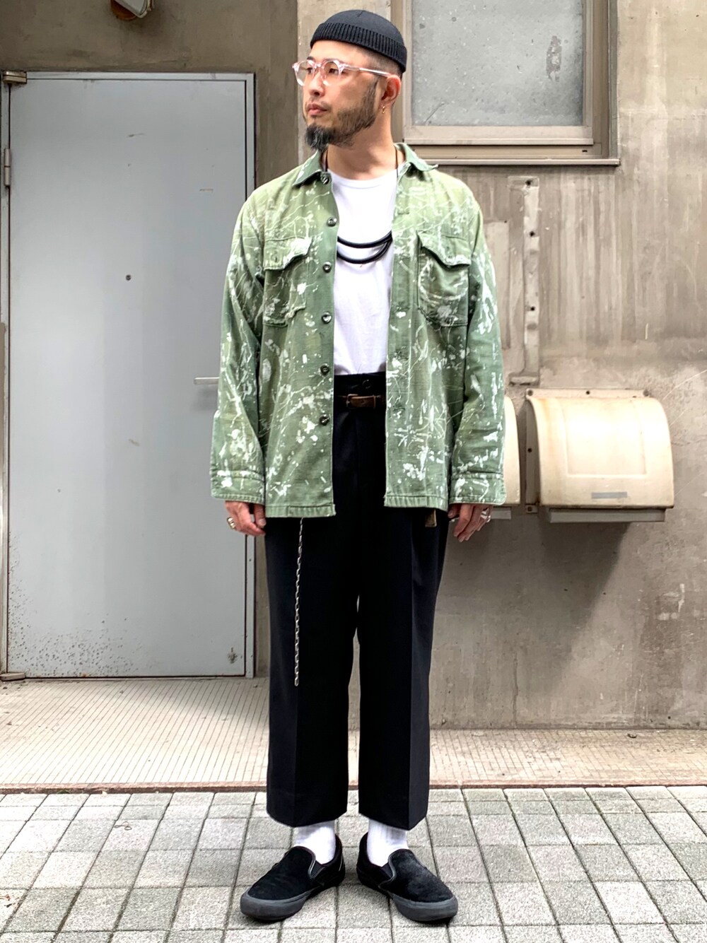 「秋、秋のコーデ、ラフスタイル、シルバーアクセサリー、モノトーンコーデ、古着、古着MIX、ストリート、ラフ、シャツ」｜「Crescioniのアイテム（ネックレス、ブラック系）」を使った、Yoshihito Hayashiさん（メンズ・170cm）の秋コーディネートの1枚目の写真