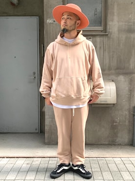 「アイテム（ハット、ピンク系）」を使った、Yoshihito Hayashiさん（メンズ・170cm）の秋コーディネート