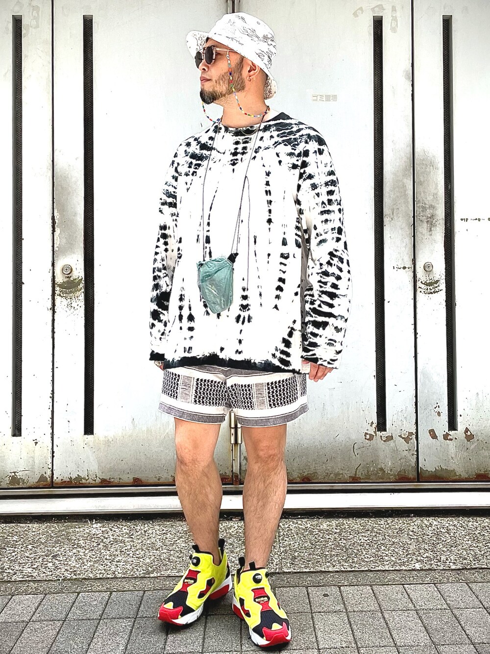 「今日のコーデ、Tシャツ、ハーフパンツ、ショートパンツ、フェススタイル、バケットハット、サングラス、スニーカー、ストリート、ワントーンコーデ」｜「ROTOLのアイテム（Tシャツ/カットソー、ホワイト系）」を使った、Yoshihito Hayashiさん（メンズ・170cm）の夏コーディネートの1枚目の写真