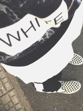 「OFF-WHITE」｜「アイテム（スリッポン）」を使った、ＹÜＪＩさん（メンズ・170cm）の冬コーディネート