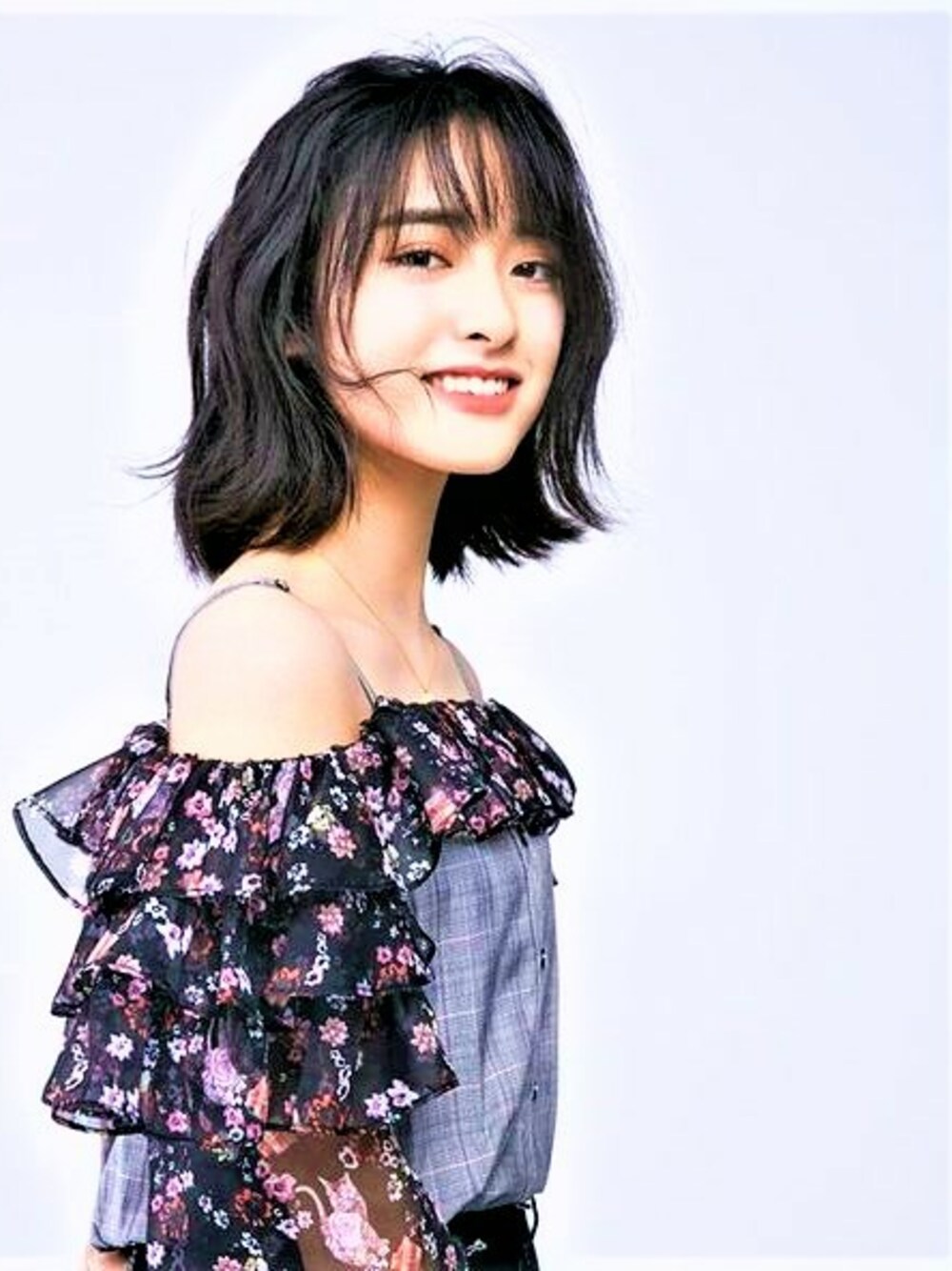 「first job.、first job?、the album.、surprised.」｜「Let's send flowers to you who have a nice smile.（ワンピース、ブラック系）」を使った、manami5945さん（レディース・156cm）の秋コーディネートの1枚目の写真
