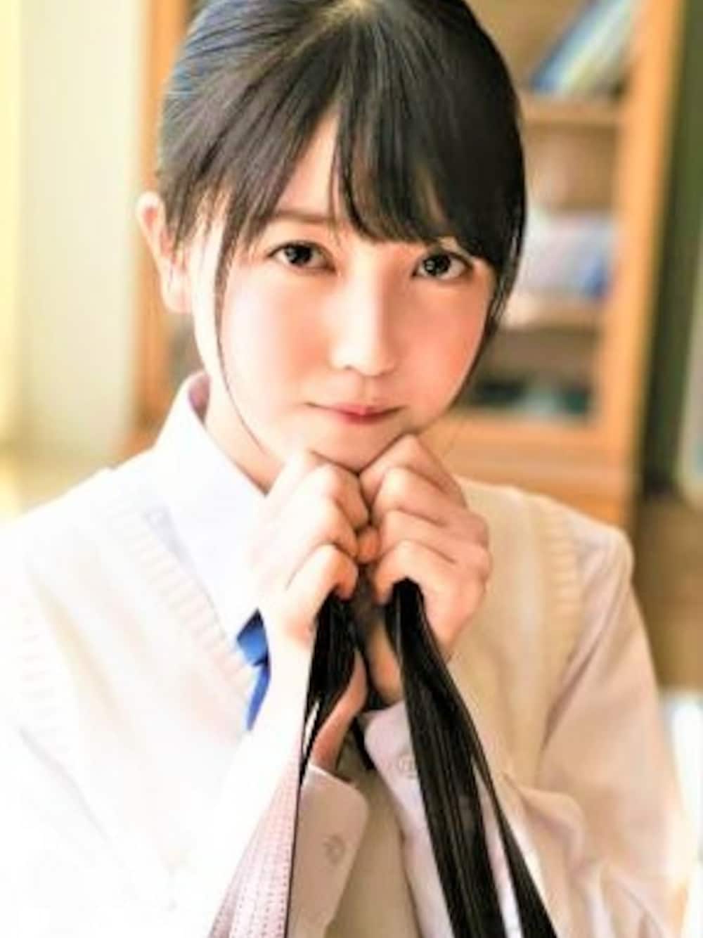 「japanese、ファッションデザイナー、Coordinator、Iwaki.、fashion designer.、designer.、コーディネーター.、いわきさん」｜「Fashion is best for school uniforms. You can always find some school uniform that suits you.（ドレス、ホワイト系）」を使った、manami5945さん（レディース・156cm）の秋コーディネートの1枚目の写真