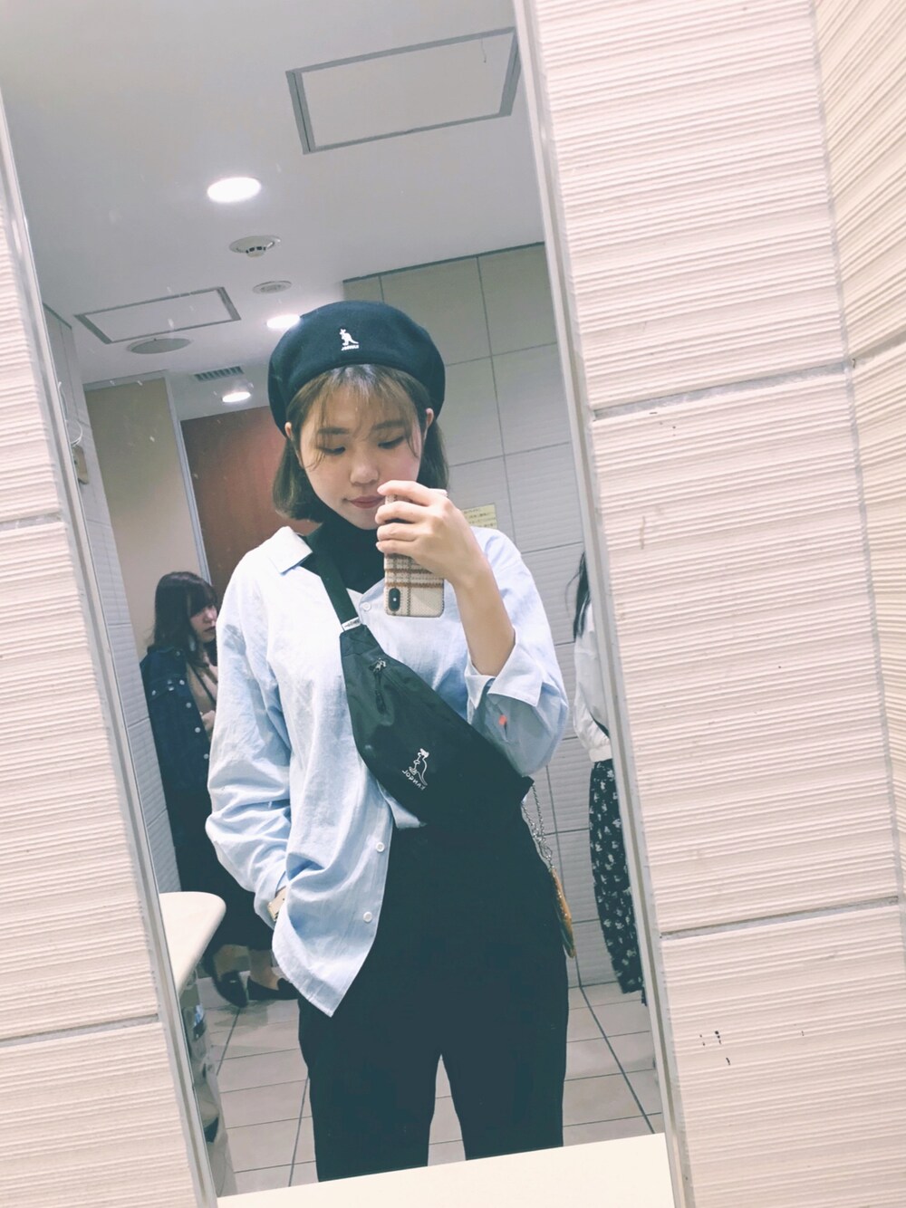 「韓国ファッション、シンプルコーデ、春コーデ、ベレー、ベレー帽」｜「P’s companyのアイテム（シャツ/ブラウス、ブルー系）」を使った、RABBiT周さん（レディース・170cm）の春コーディネートの1枚目の写真