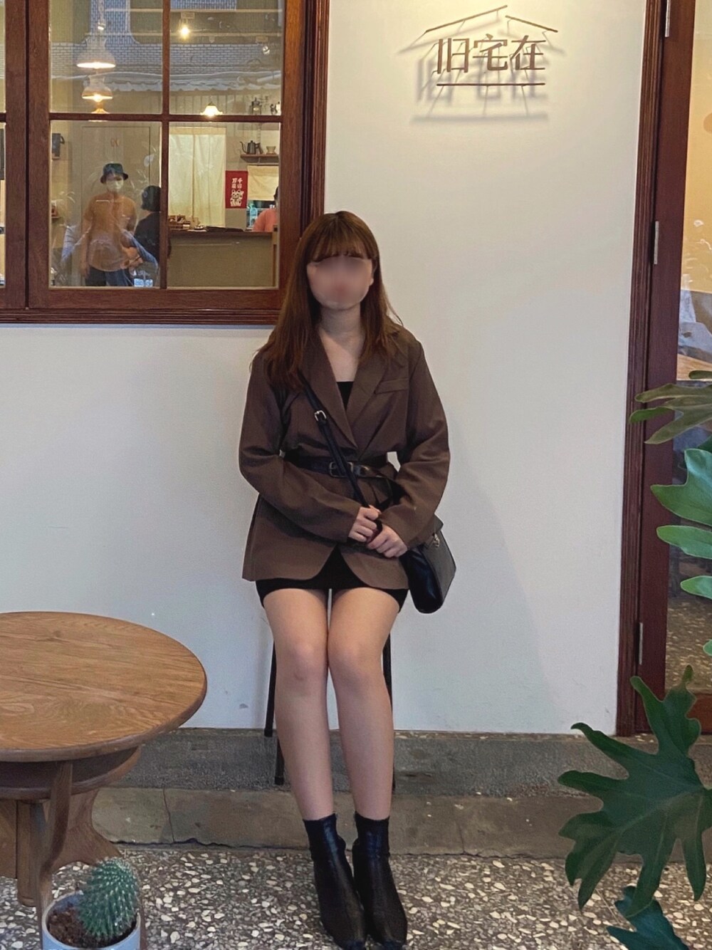 「咖啡廳、短靴、西裝外套」｜「AFUBASTのアイテム（ブーツ、ブラック系）」を使った、Amber👑さん（レディース・158cm）の春コーディネートの1枚目の写真