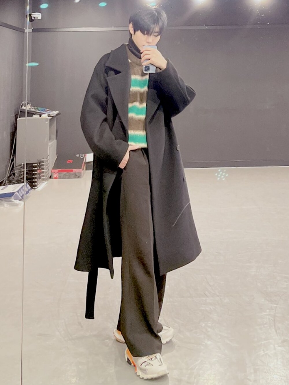 「sunghoon、ENHYPEN」｜「ZARAのアイテム（ピーコート、ブラック系）」を使った、renkonさん（メンズ・177cm）の春コーディネートの1枚目の写真